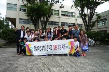 韓国の高校生たちが本校を訪れました。