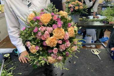 フラワー装飾技能検定　受験に向けて頑張っています！