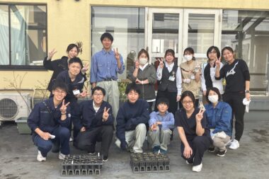 病院の屋上に彩りを…