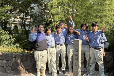 園芸デザイン専攻2年　池田城跡公園　門前花壇植栽